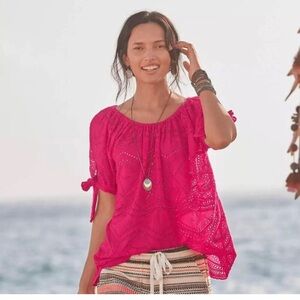 Sundance pink eyelet top. 100% cotton size m
Short sleeves that tie in a bow.